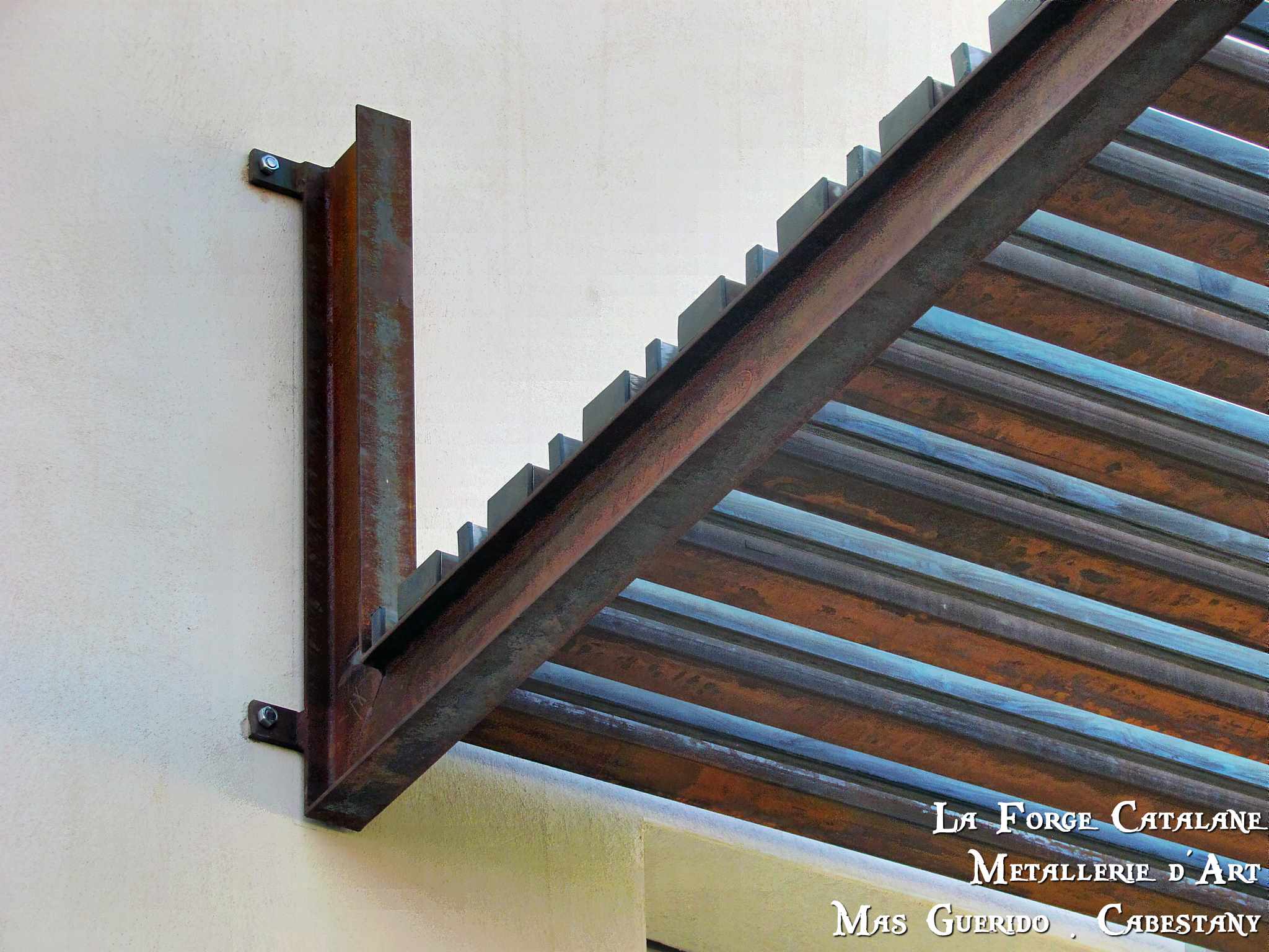 pergola auto portante type industriel lames forge catalane.jpg